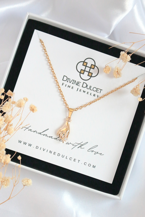 24 Karats CZ Hand Pendant Necklace | FINDRAGUS