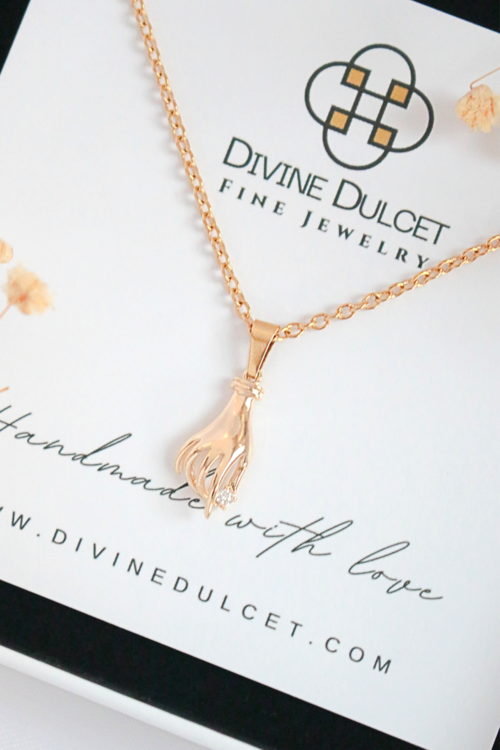 24 Karats CZ Hand Pendant Necklace | FINDRAGUS
